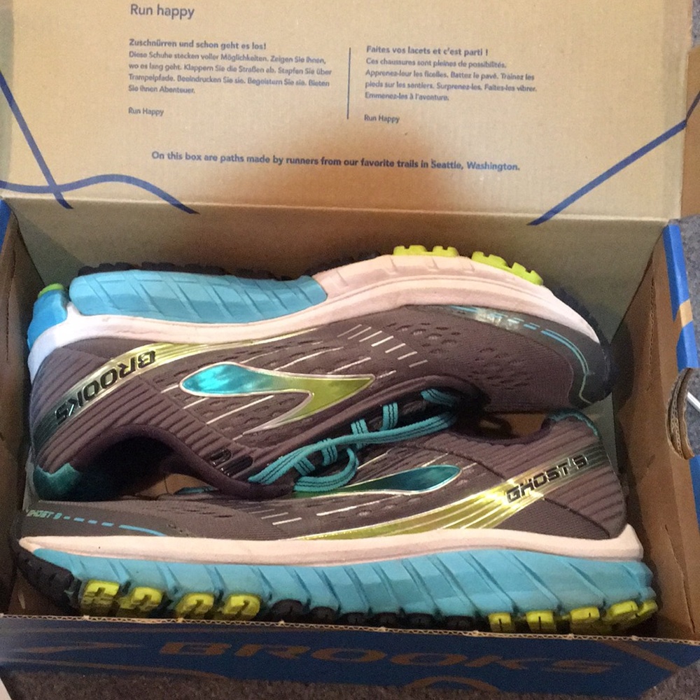 Brooks size 8 grey and blue ghost 9 sneakers